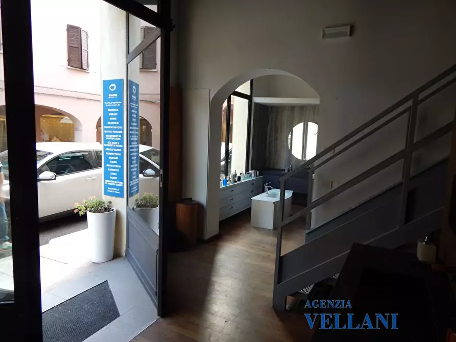 Immagine 1 di Negozio in affitto  a Carpi