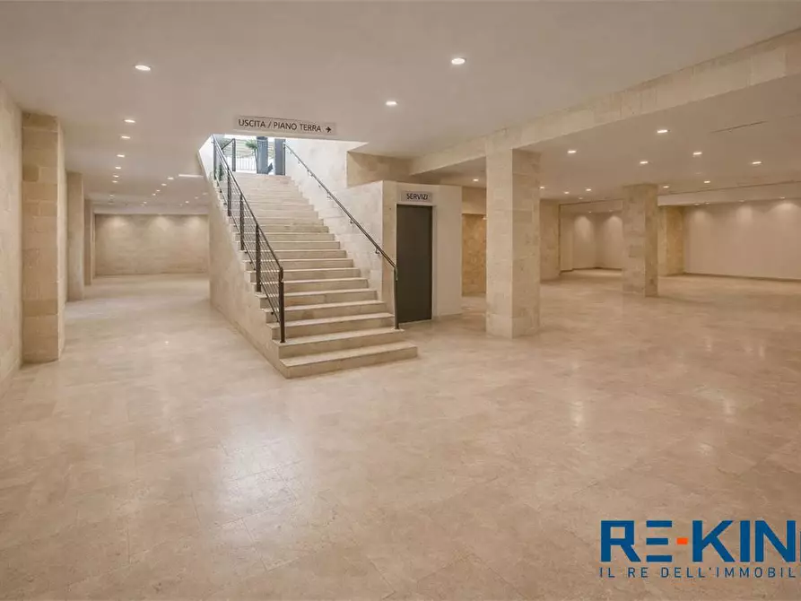 Immagine 3 di Negozio in affitto  a Lecce