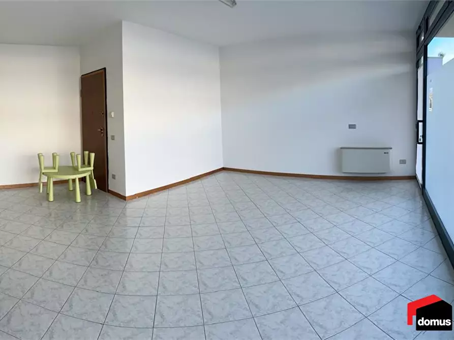 Immagine 2 di Negozio in affitto  a Zugliano