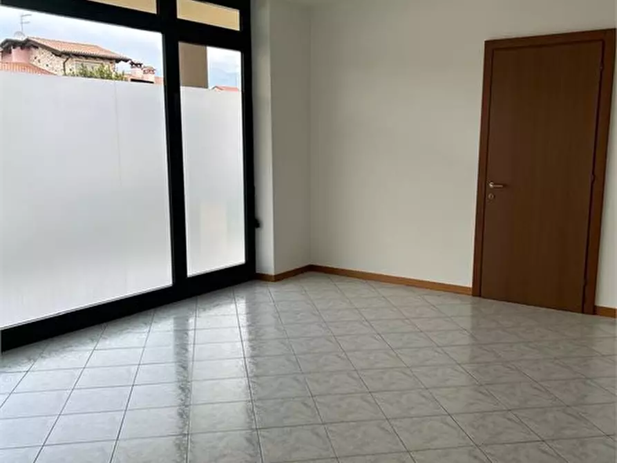 Immagine 7 di Negozio in affitto  a Zugliano