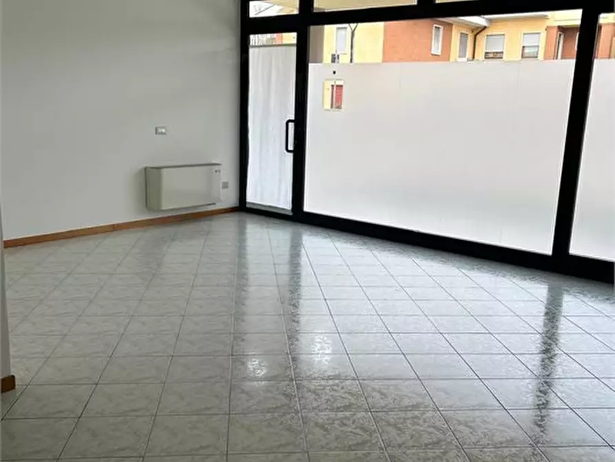 Immagine 4 di Negozio in affitto  a Zugliano