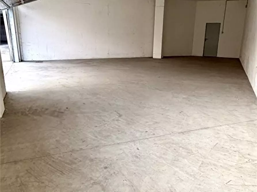 Immagine 3 di Negozio in affitto  a Thiene