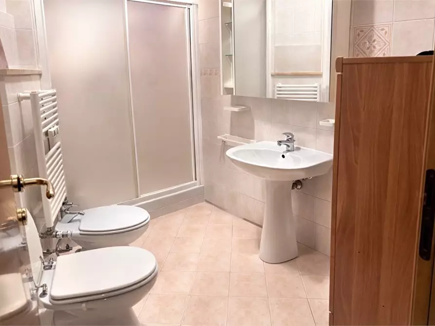 Immagine 10 di Appartamento in affitto  4 a Trieste