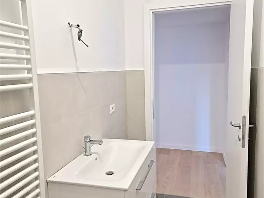 Immagine 9 di Appartamento in affitto  5 a Milano