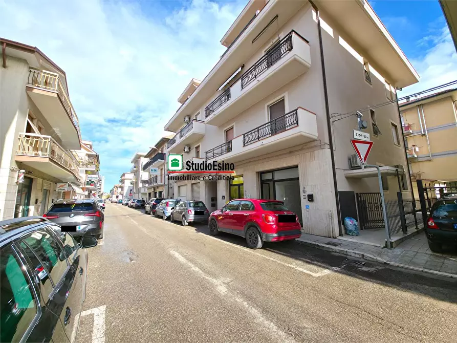 Immagine 1 di Negozio in affitto  a San Benedetto Del Tronto