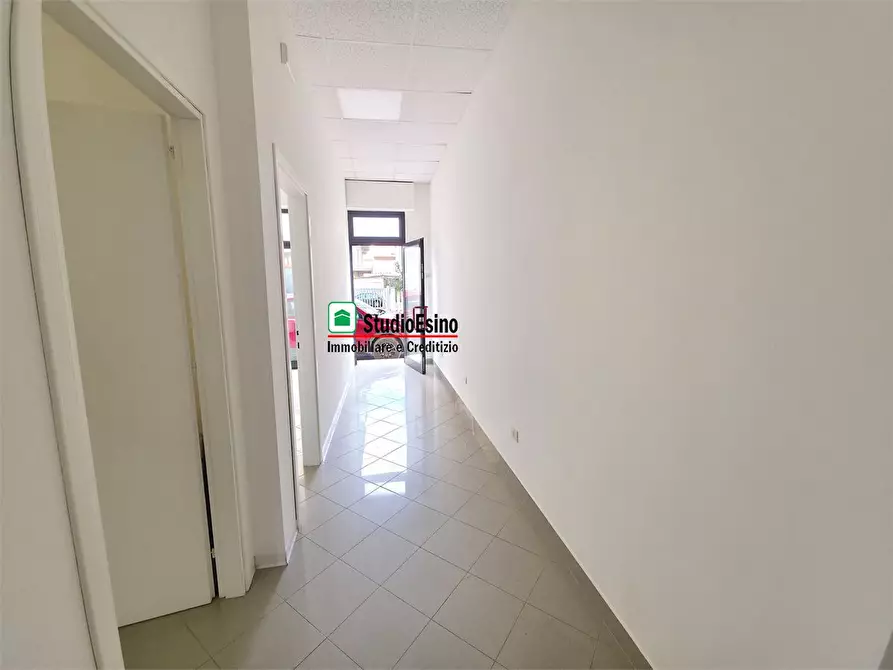 Immagine 7 di Negozio in affitto  a San Benedetto Del Tronto