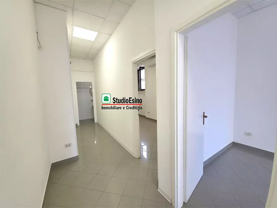 Immagine 9 di Negozio in affitto  a San Benedetto Del Tronto