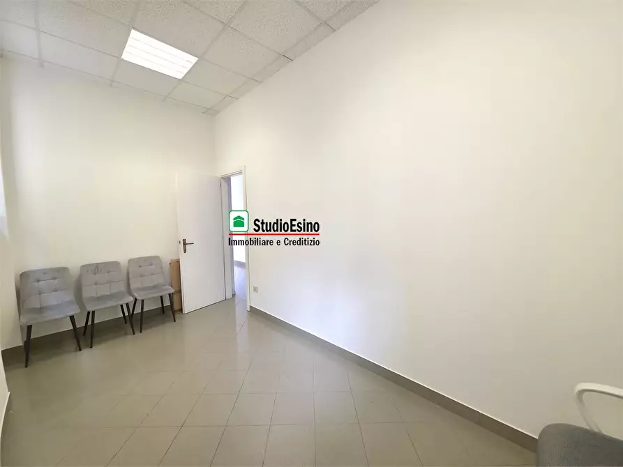 Immagine 8 di Negozio in affitto  a San Benedetto Del Tronto