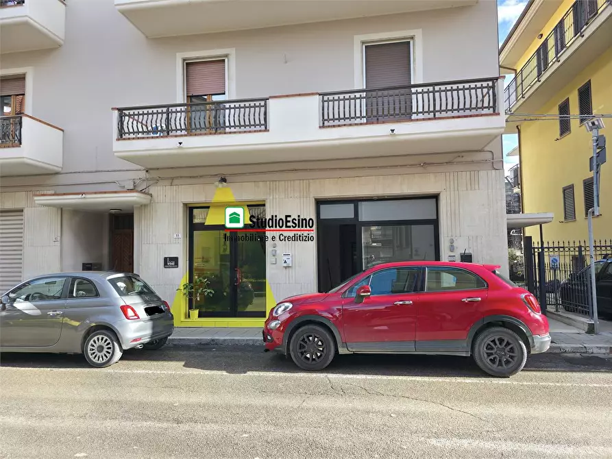 Immagine 2 di Negozio in affitto  a San Benedetto Del Tronto