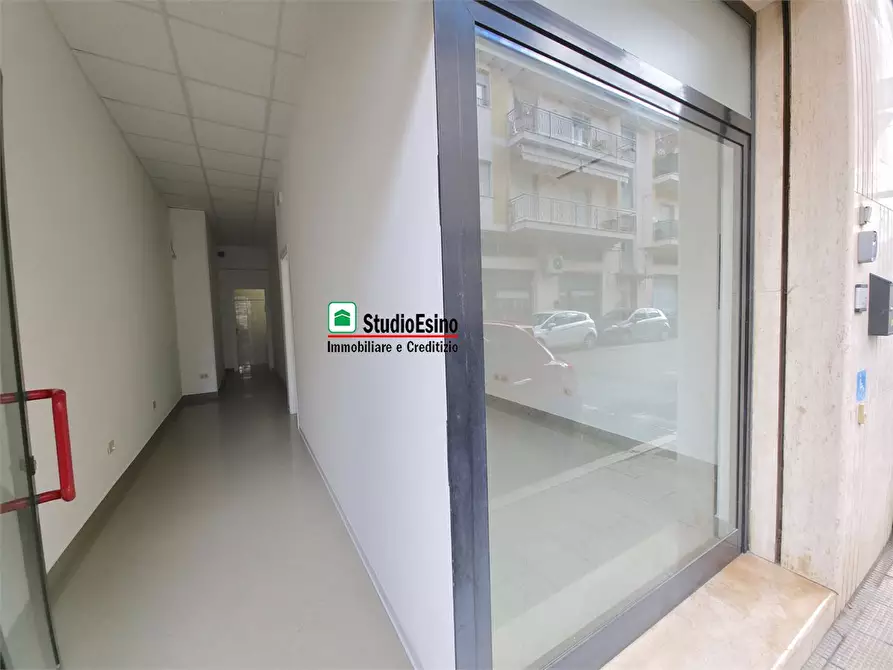 Immagine 3 di Negozio in affitto  a San Benedetto Del Tronto