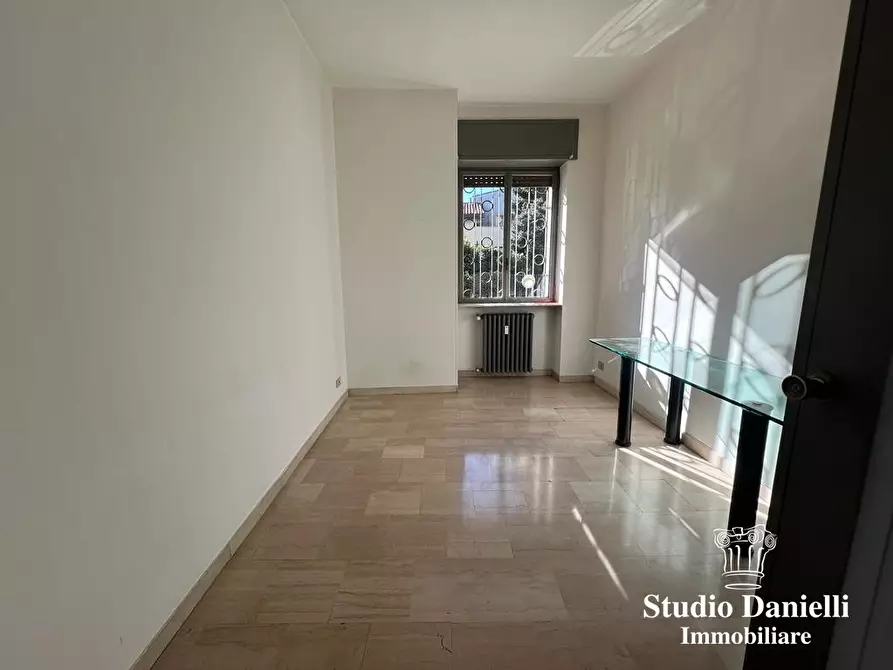 Immagine 2 di Ufficio in affitto  10 a Carate Brianza