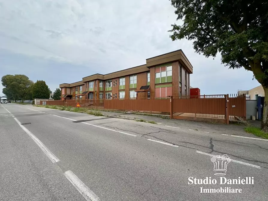 Immagine 4 di Ufficio in affitto  45 a Carate Brianza