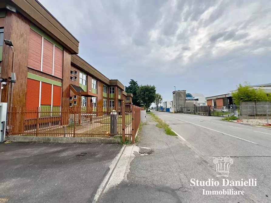 Immagine 5 di Ufficio in affitto  45 a Carate Brianza