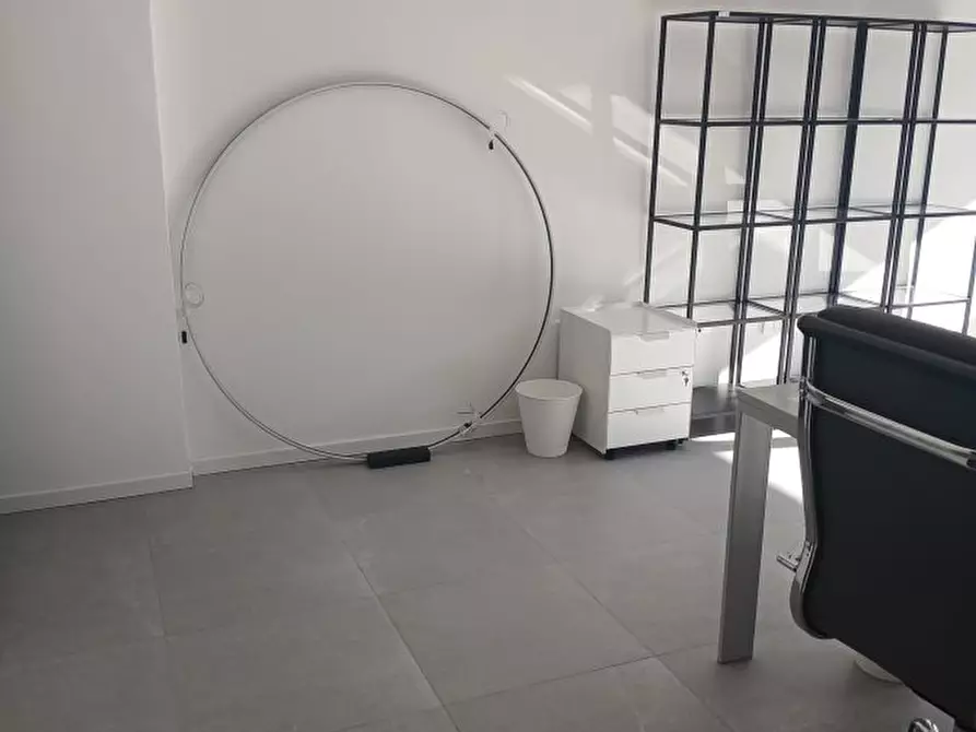Immagine 3 di Ufficio in affitto  a Parma