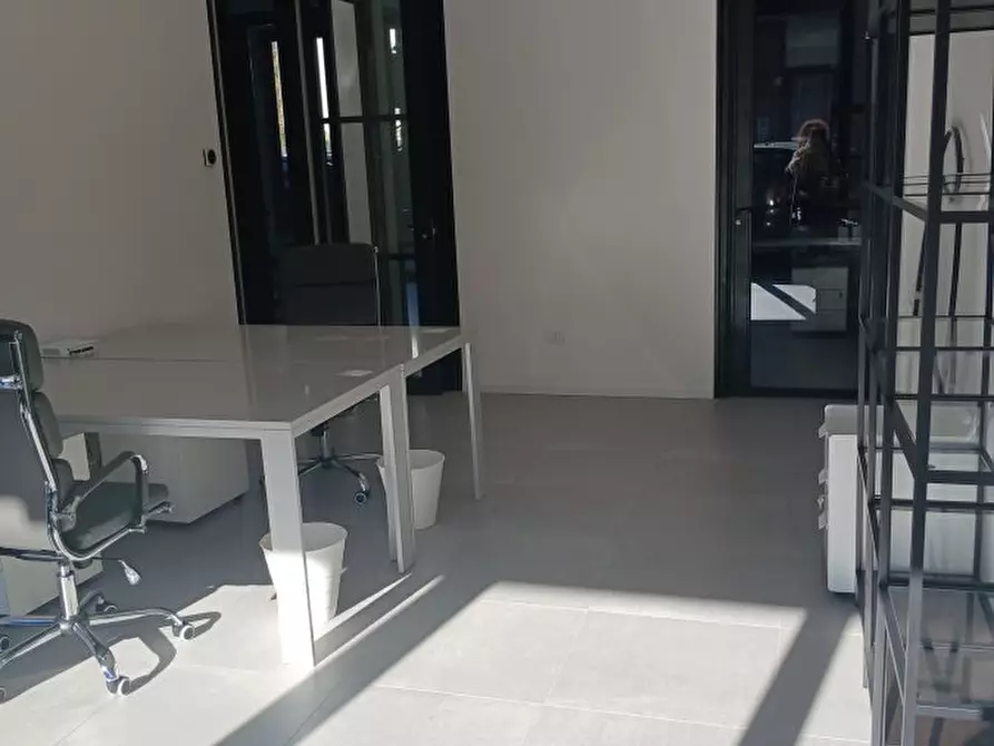 Immagine 2 di Ufficio in affitto  a Parma