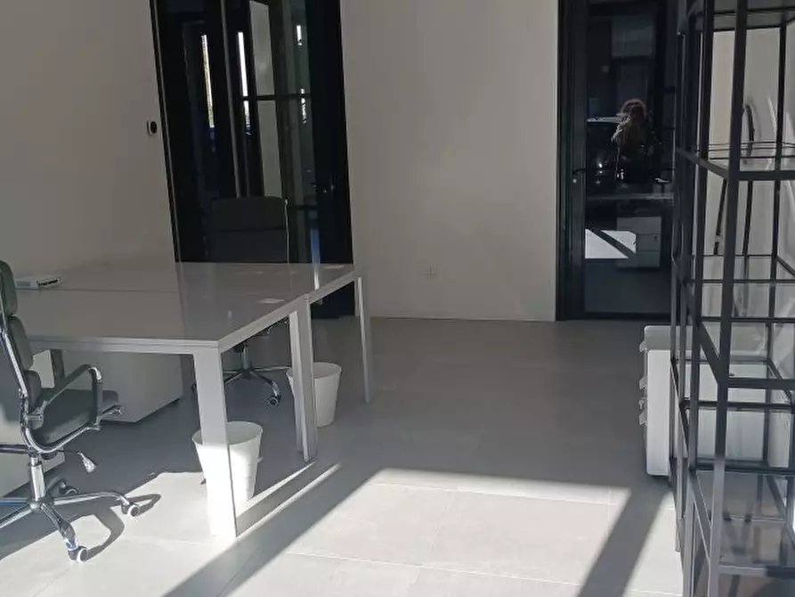 Immagine 1 di Ufficio in affitto  a Parma