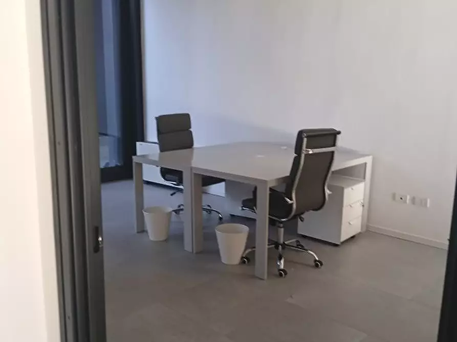 Immagine 2 di Ufficio in affitto  a Parma