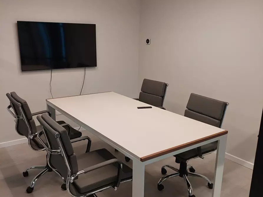 Immagine 5 di Ufficio in affitto  a Parma