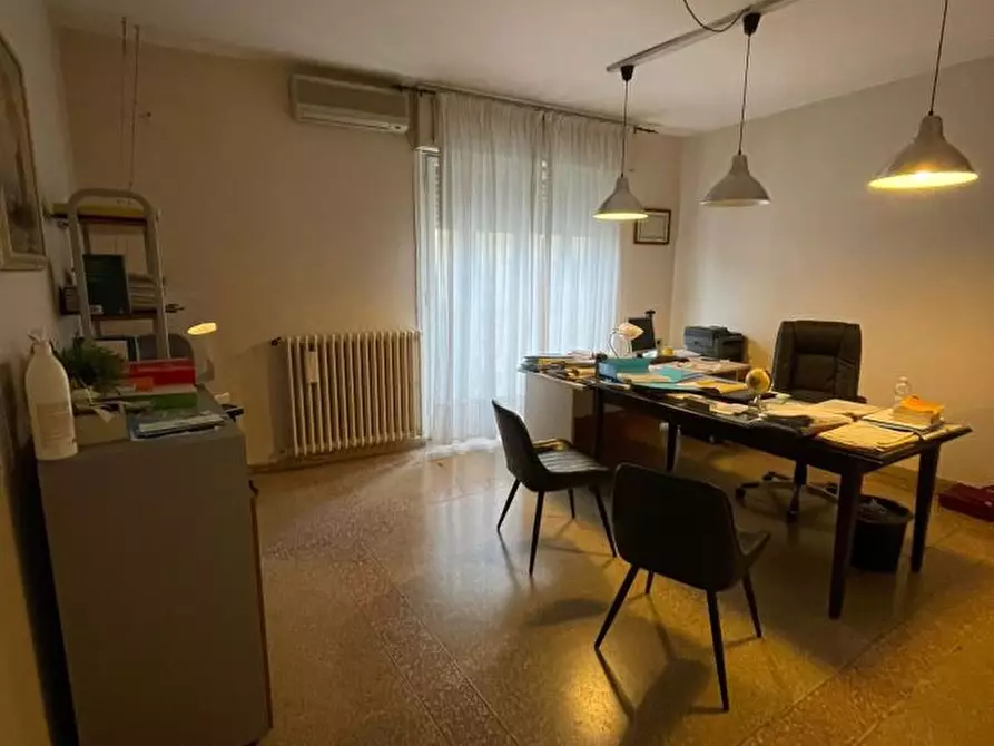Immagine 2 di Ufficio in affitto  a Massa