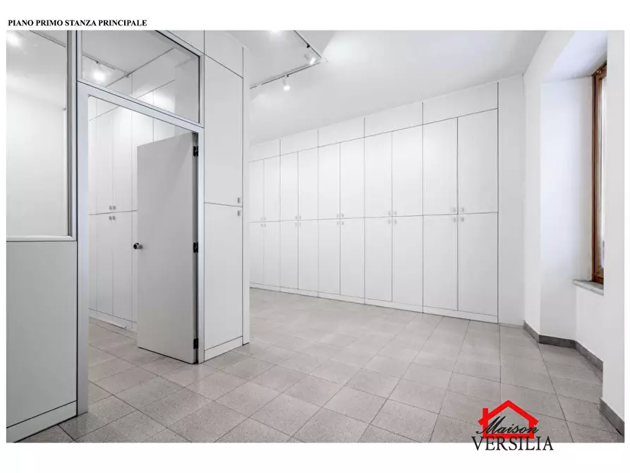 Immagine 4 di Ufficio in affitto  a Massa