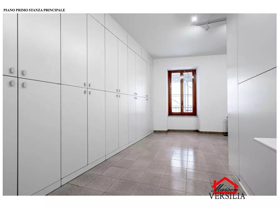 Immagine 5 di Ufficio in affitto  a Massa