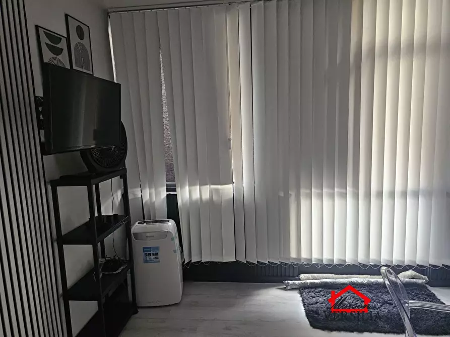 Immagine 2 di Ufficio in affitto  a Massa