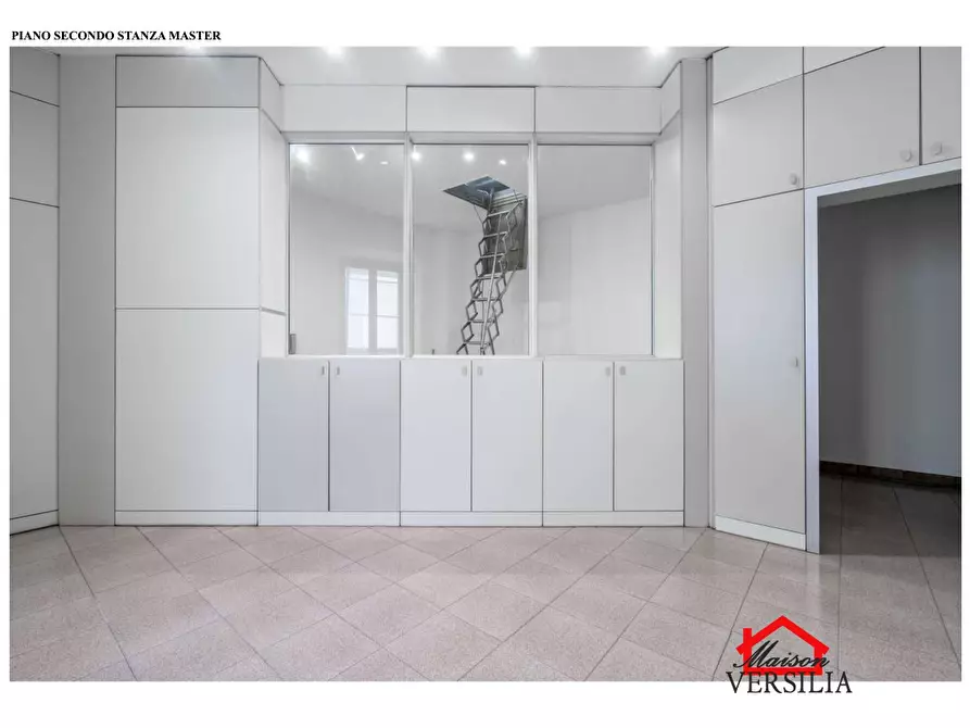 Immagine 6 di Ufficio in affitto  a Massa