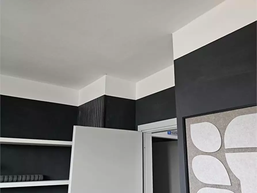 Immagine 3 di Ufficio in affitto  a Massa