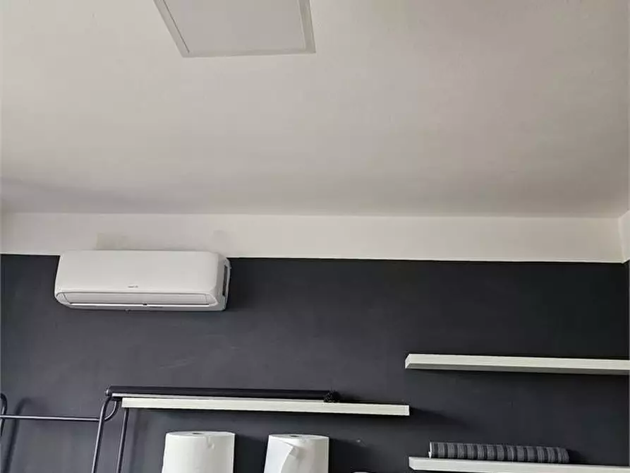 Immagine 2 di Ufficio in affitto  a Massa