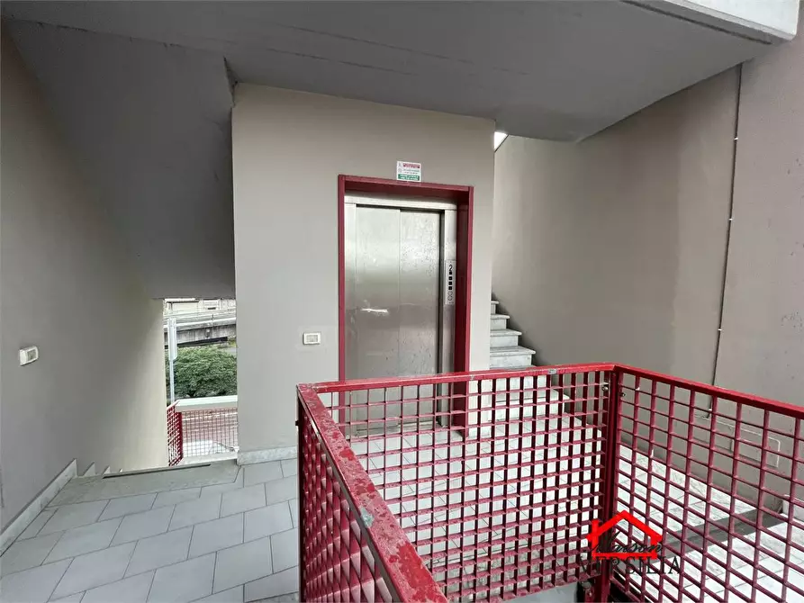 Immagine 7 di Ufficio in affitto  a Massa