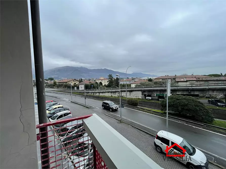 Immagine 5 di Ufficio in affitto  a Massa