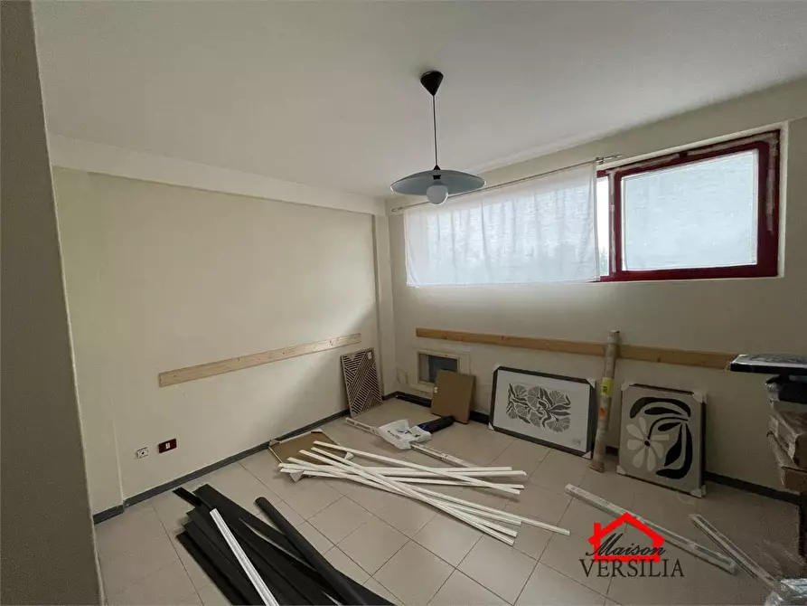 Immagine 10 di Ufficio in affitto  a Massa