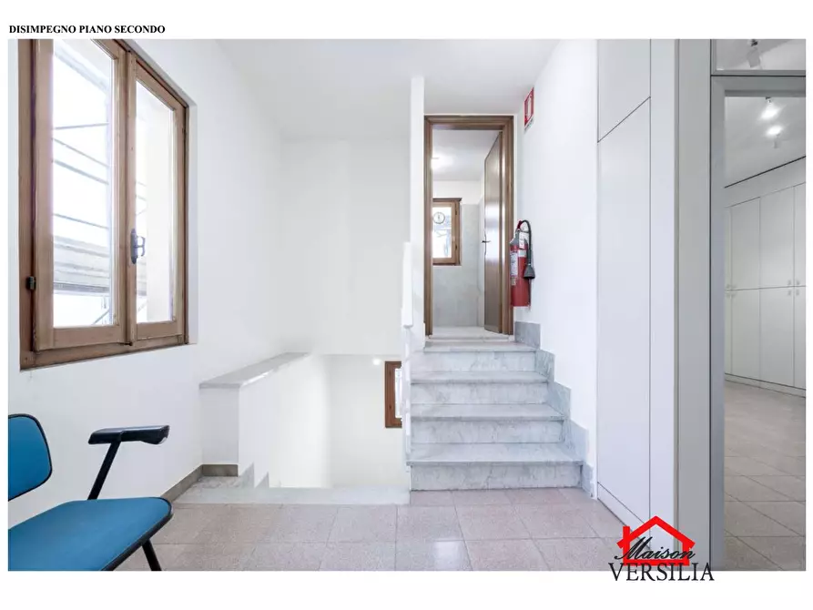 Immagine 9 di Ufficio in affitto  a Massa