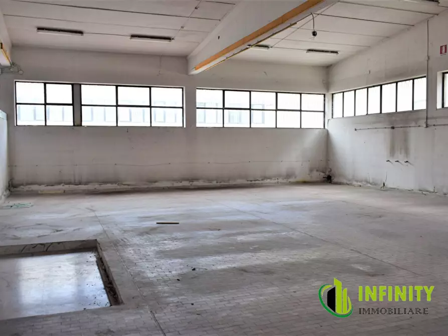 Immagine 10 di Ufficio in affitto  a Matera