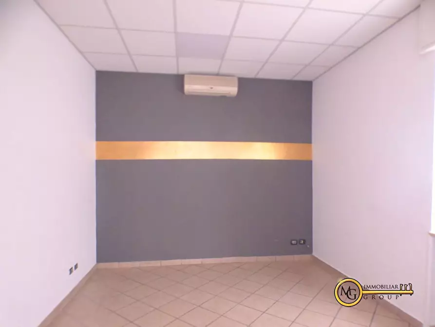 Immagine 8 di Ufficio in affitto  a Melzo