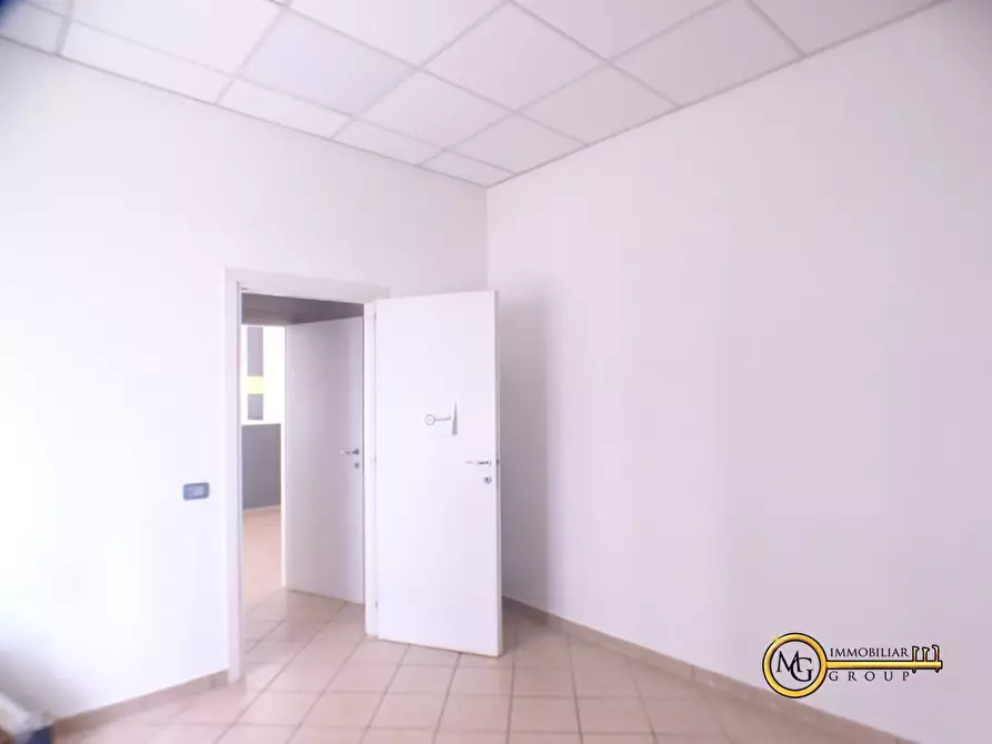 Immagine 6 di Ufficio in affitto  a Melzo