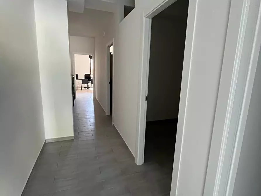 Immagine 3 di Ufficio in affitto  4 a Casalnuovo Di Napoli