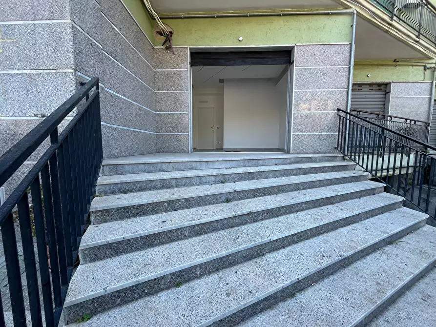 Immagine 8 di Ufficio in affitto  4 a Casalnuovo Di Napoli