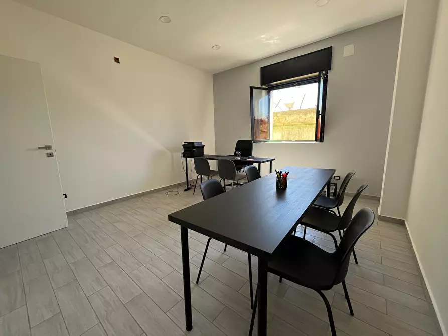 Immagine 5 di Ufficio in affitto  4 a Casalnuovo Di Napoli