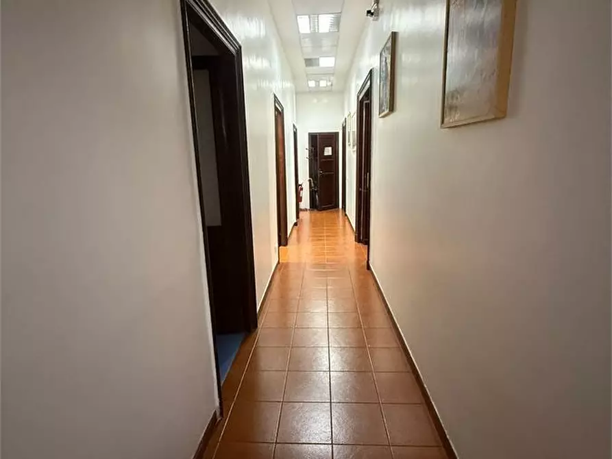 Immagine 10 di Ufficio in affitto  13 a Napoli
