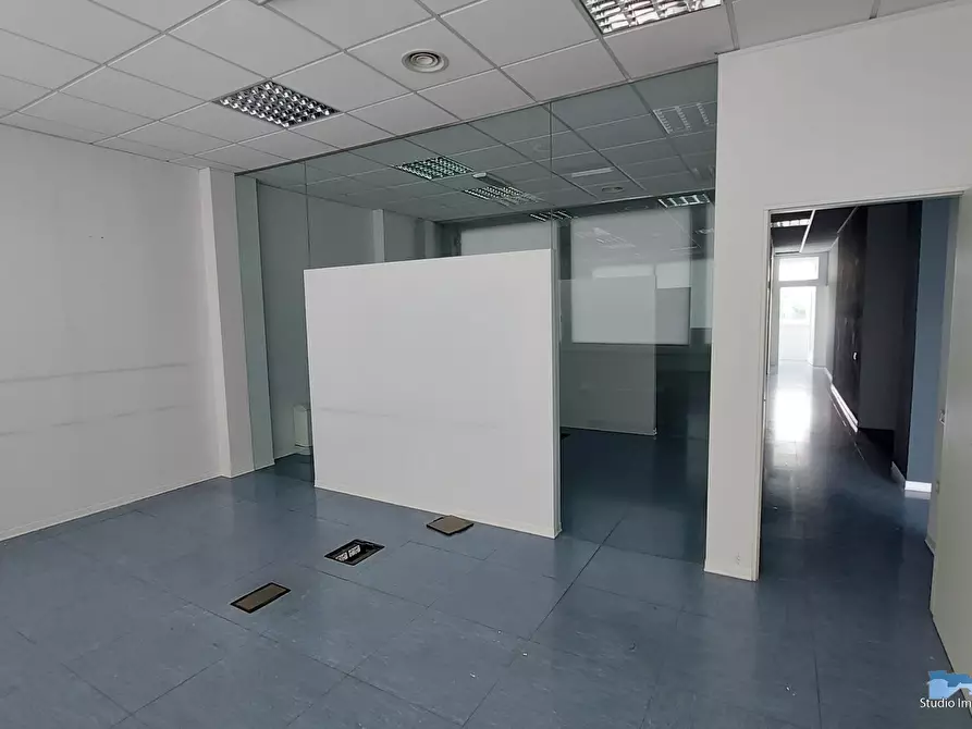 Immagine 5 di Ufficio in affitto  a Ivrea