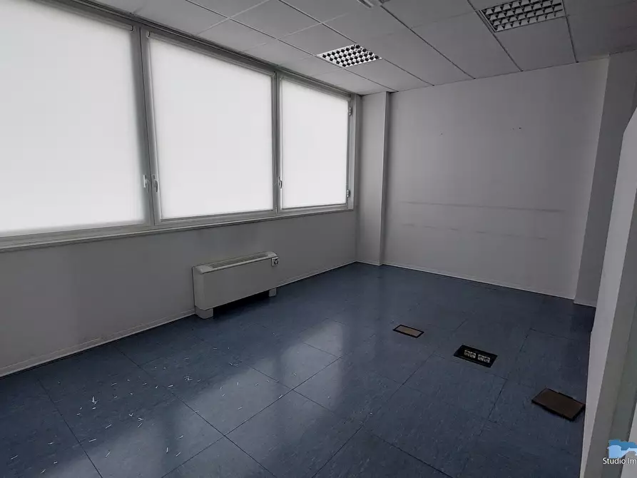 Immagine 4 di Ufficio in affitto  a Ivrea