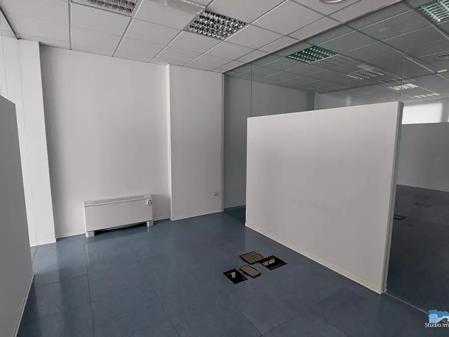 Immagine 6 di Ufficio in affitto  a Ivrea