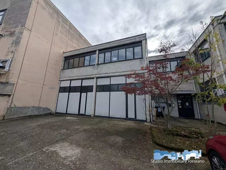 Immagine 10 di Ufficio in affitto  a Ivrea