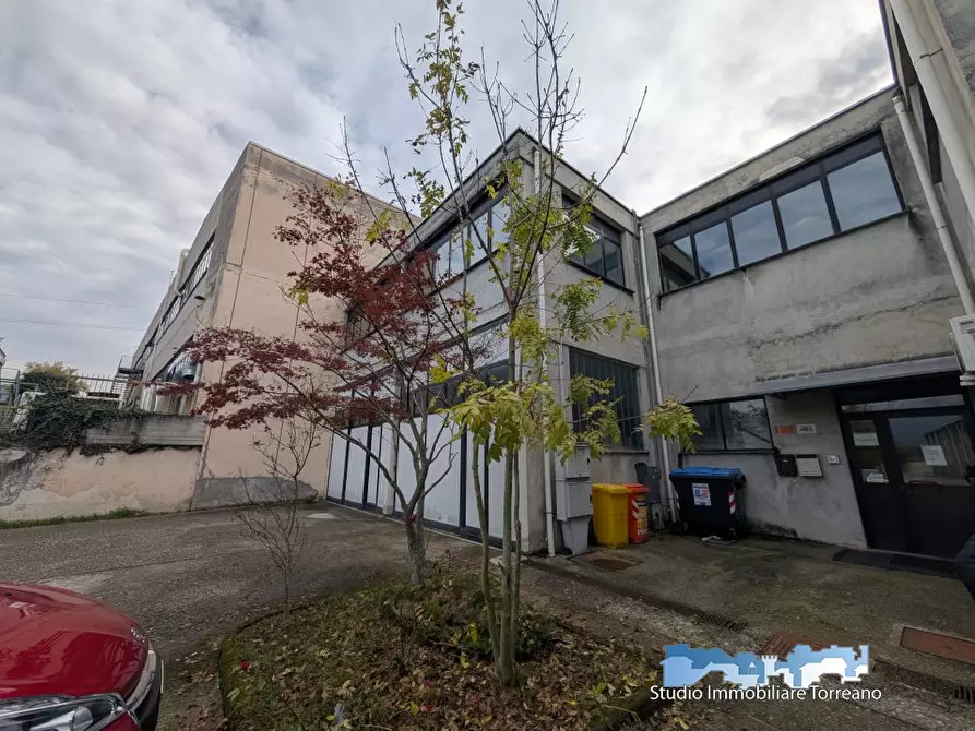 Immagine 9 di Ufficio in affitto  a Ivrea