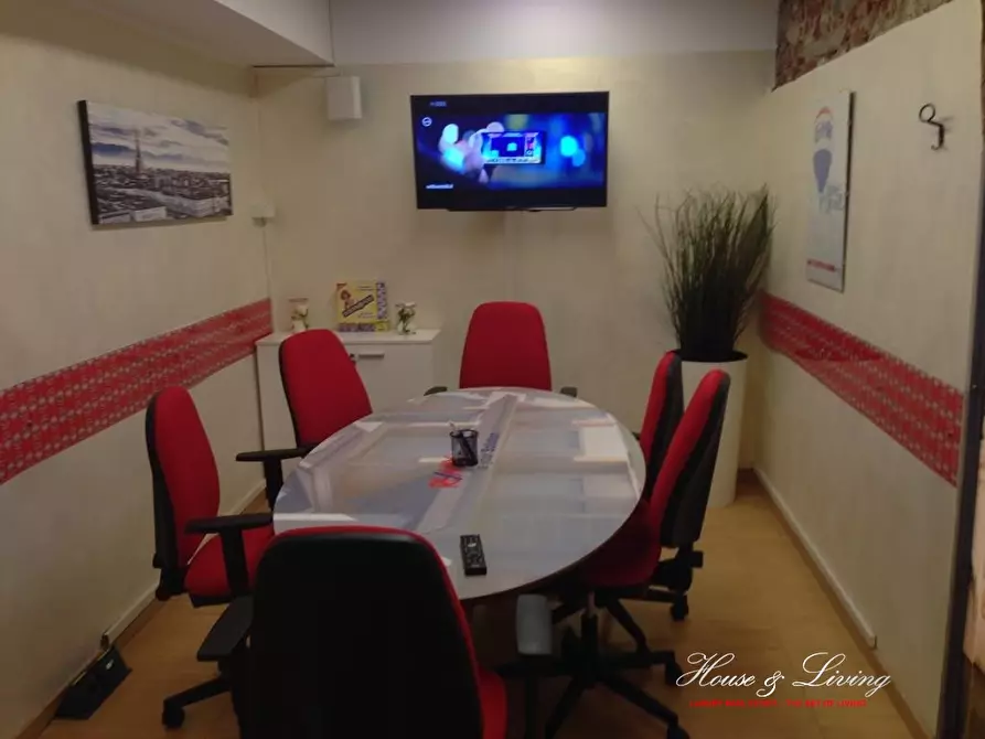 Immagine 10 di Ufficio in affitto  a Torino