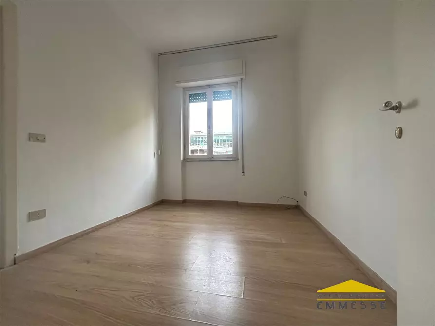 Immagine 6 di Ufficio in affitto  a Massa