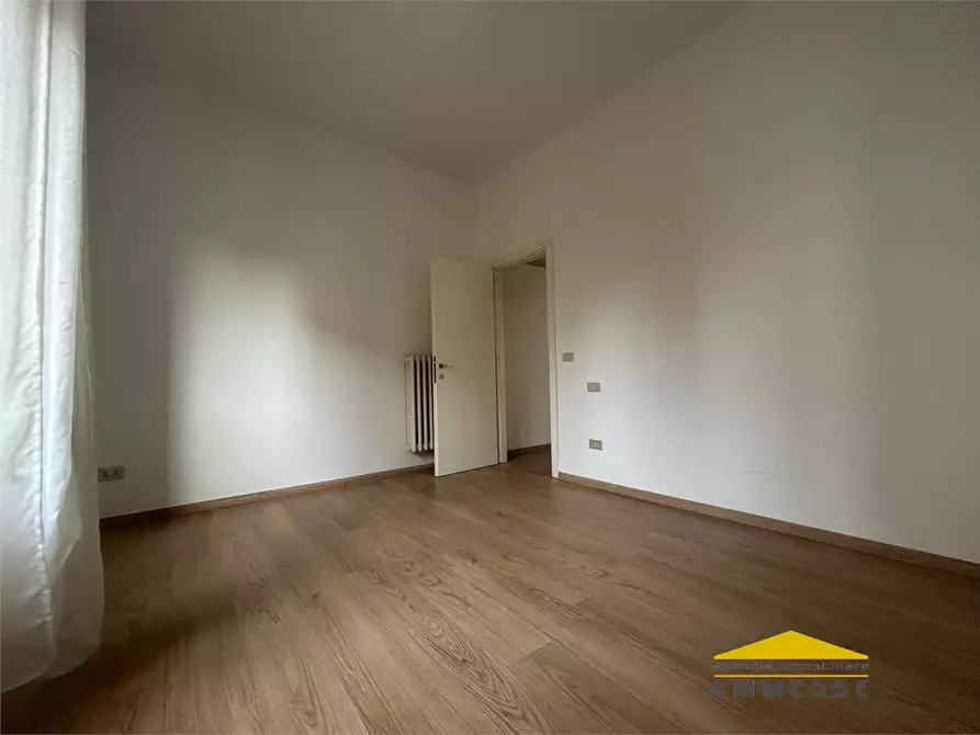 Immagine 4 di Ufficio in affitto  a Massa