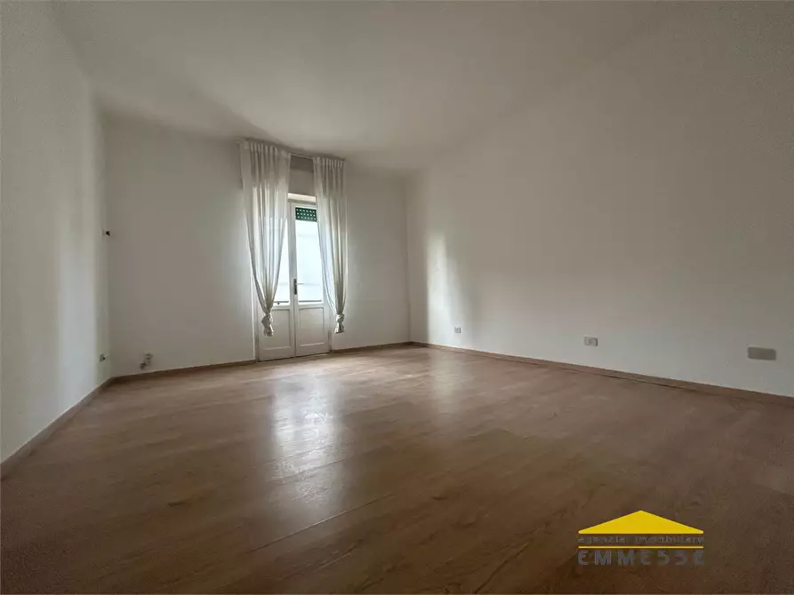 Immagine 2 di Ufficio in affitto  a Massa