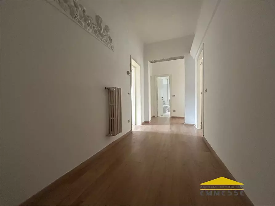 Immagine 1 di Ufficio in affitto  a Massa